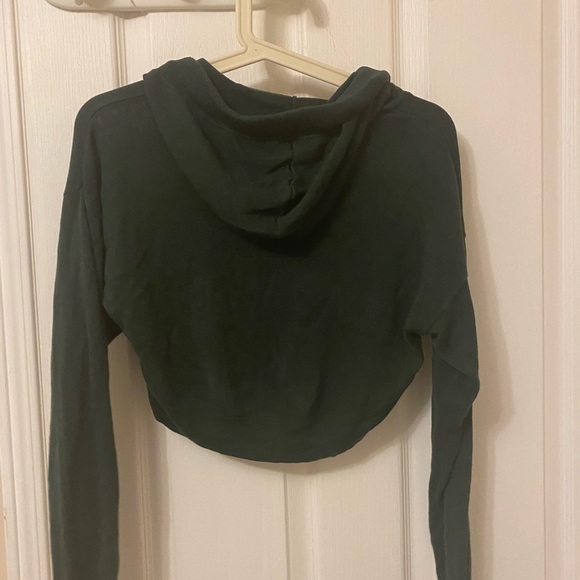 Hunter green H&M crop top with a hood - Picture 3 of 3